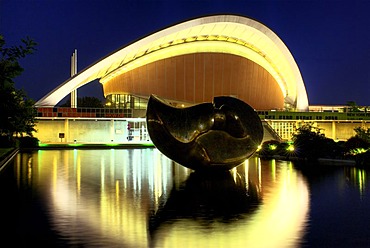 Haus der Kulturen der Welt, HKW, House of World Cultures, with bronze sculpture "Large Divided Oval: Butterfly" by Henry Moore, former Berlin Congress Hall, the "pregnant oyster", built for the Internationale Bauausstellung Interbau 1957 International Bui