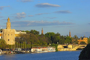 Torre del Oro and Guadalquivir river, Sevilla, Andalusia, Spain, Europe