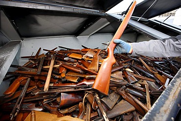 Illegal private arms, delivered and collected at the Landesamt fuer Zentrale Polizeiliche Dienste, Central Institute for Police Equipment and Technical Service, LZPD, North Rhine-Westphalia, Germany, Europe