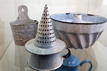 Funnel-shaped colander, cake pan, enamel products from the ironworks Thale, Huettenmuseum Thale ironworks museum, Thale, Harz, Saxony-Anhalt, Germany, Europe