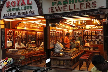 Jeweler's shops, Chalai Bazaar Road, Trivandrum, Thiruvananthapuram, Kerala state, India, Asia