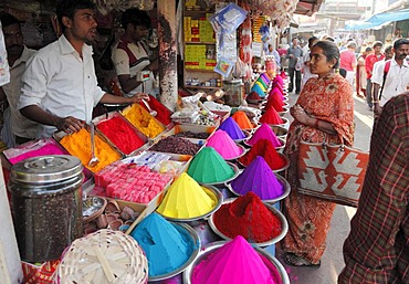 Stall with powdered pigment, Devaraja Market, Mysore, Karnataka, South India, India, South Asia, Asia