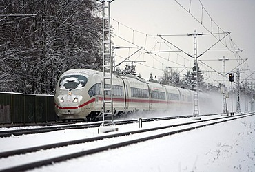 Train of the German Federal Railroad in the snow, Muehlheim, Hesse, Germany, Europe