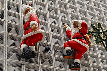 Santa Claus figurines on the facade of a department store, Erlangen, Middle Franconia, Bavaria, Germany, Europe