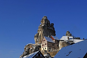 Fraenkische-Schweiz-Museum regional museum in the Judenhof, 18th century, in front of a snowy cliff and blue skies, Tuechersfeld 30-39, cliff village Tuechersfeld, Upper Franconia, Bavaria, Germany, Europe