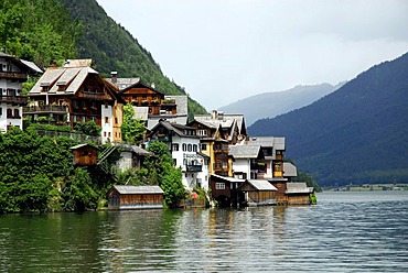 View of Hallstatt at the Hallstaetter See, Lake Hallstatt, UNESCO World Heritage Site, Salzkammergut, Alps, Upper Austria, Europe