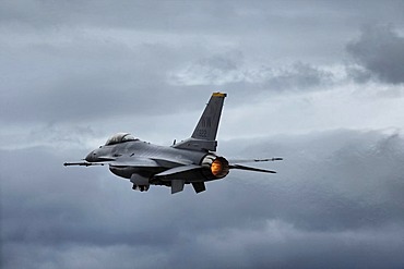 F-16 Fighting Falcon under full thrust on take off, military aircraft