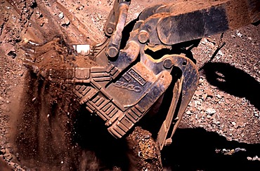 Earth shovel digging into ore, Hamersley iron ore mine, Tom Price, Pilbara, Western Australia, Australia