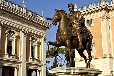 Equestrian statue of Marcus Aurelius, Palazzo Nuovo, Palazzo Senatorio Senators' Palace, Piazza del Campidoglio Capitol Square, Rome, Lazio, Italy, Europe