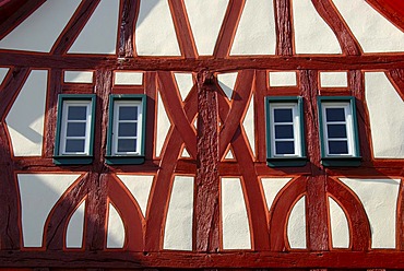 Detail, old renovated half-timbered house, red beams, narrow windows, Muehlheim am Main, Hesse, Germany, Europe