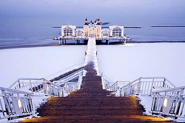 Seebruecke Sellin pier in the evening, Sellin, Ruegen island, Baltic Sea coast, Mecklenburg-Western Pomerania, Germany, Europe