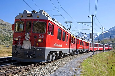 Rhaetische Bahn, Rhaetian Railway on the Bernina Pass at Diavolezza, Engadin, Grisons, Switzerland, Europe