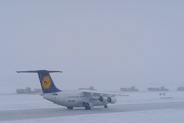 Snow, winter, Lufthansa airplane, snow removal with jet sweepers, taxiway and runway, Munich Airport, MUC, Bavaria, Germany, Europe