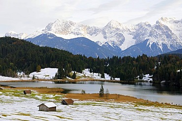 Geroldsee lake, Wagenbruechsee lake, Karwendelgebirge mountains, Werdenfelser Land district, Upper Bavaria, Bavaria, Germany, Europe