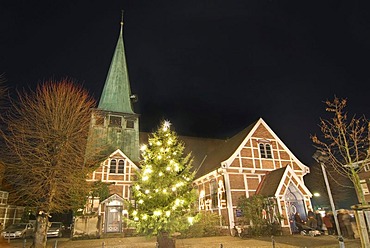 St. Petri and Pauli Church at Christmas time in Bergedorf, Hamburg, Germany, Europe