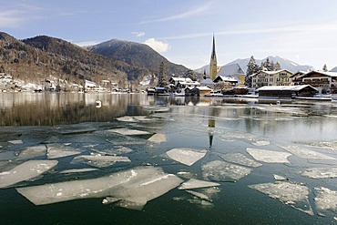 Parish church St. Laurentius, Rottach-Egern, Tegernsee lake, Upper Bavaria, Germany, Europe