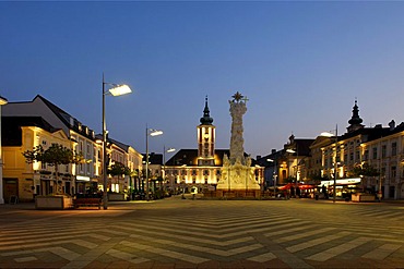 Town hall and Dreifaltigkeitssaeule Holy Trinity column, Rathausplatz town hall square, St. Poelten, Lower Austria, Europe