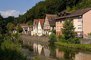 Houses reflected in the Wiesent River, Waischenfeld, Wiesenttal, Franconian Switzerland, Franconia, Bavaria, Germany, Europe