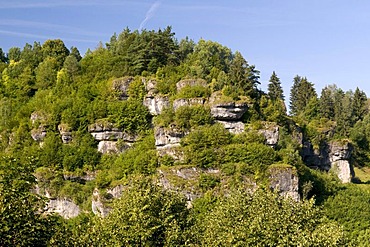 Steep cliffs dominate the landscape in the Naturpark Fraenkische Schweiz nature preserve, Pottenstein, Franconia, Bavaria, Germany, Europe