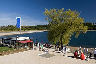 Promenade and pier of the Sorpestausees reservoir, Naturpark Homert nature preserve, Sauerland region, North Rhine-Westphalia, Germany, Europe