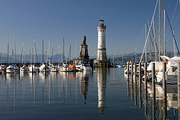 Bavarian lion and the lighthouse at the harbor entrance, Lindau, Lake Constance, Bavaria, Germany, Europe