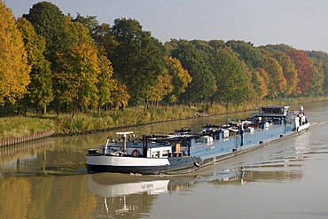 Cargo ship on the Dortmund-Ems Canal, Muensterland region, North Rhine-Westphalia, Germany, Europe