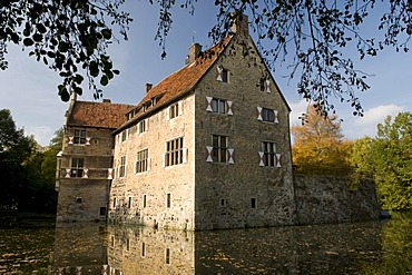 Wasserburg Vischering moated castle in Luedinghausen, Muensterland region, North Rhine-Westphalia, Germany, Europe