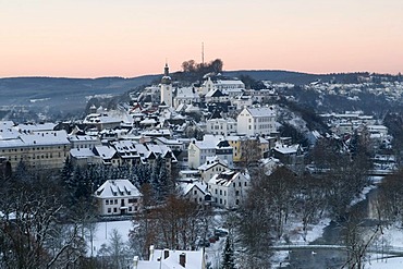 View on the Schlossberg castle hill with the old town of Arnsberg, Sauerland region, North Rhine-Westphalia, Germany, Europe