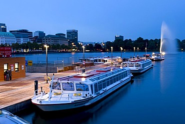 Ships on the Jungfernstieg pier of the Inner Alster Lake, Hamburg, Germany, Europe