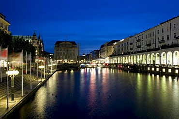 Alsterarkaden arcades on the Alsterfleet canal at night, Hamburg, Germany, Europe