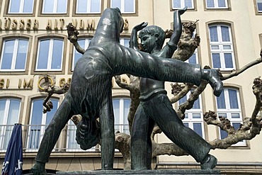 Radschlaegerbrunnen, cartwheelers' fountain, Rheinuferpromenade, River Rhine Promenade, Duesseldorf, state capital of North Rhine-Westphalia, Germany, Europe