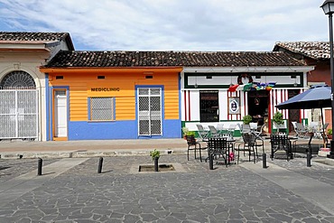 House fronts, Calle La Calzada, Granada, Nicaragua, Central America