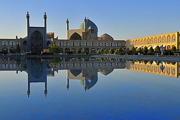 Reflection of the Shah or Imam, Emam Mosque at Meidan-e Emam, Naqsh-e Jahan, Imam Square, UNESCO World Heritage Site, Esfahan, Isfahan, Iran, Persia, Asia