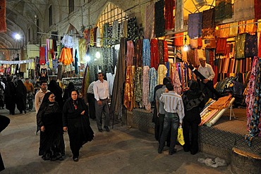 Woman in chador in the covered bazar of Shiraz, Fars, Iran, Persia, Asia