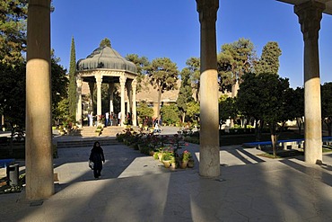 Mausoleum of the famous Persian poet Khwaja Samsu d-Din Muhammad Hafez-e Shirazi, Shiraz, Fars, Persia, Iran, Asia