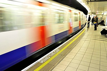 Subway, Underground, entering the "Monument" Station, London, England, United Kingdom, Europe