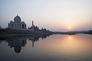 Taj Mahal reflecting in the Yamuna river at sunset, UNESCO World Heritage Site, Agra, Uttar Pradesh, India, Asia