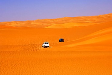 Off-road vehicles driving in the sand dunes in the Ubari Sand Sea, Sahara, Libya, Africa