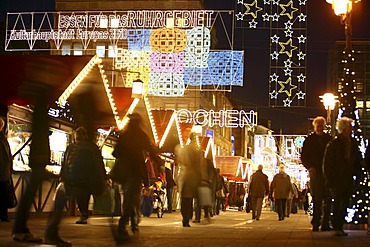 Christmas Market and 60th Essen Light Weeks, logo of the European Capital of Culture for 2010, and other lights motifs, Willy-Brand-Platz and Kettwigerstrasse, Essen, North Rhine-Westphalia, Germany, Europe