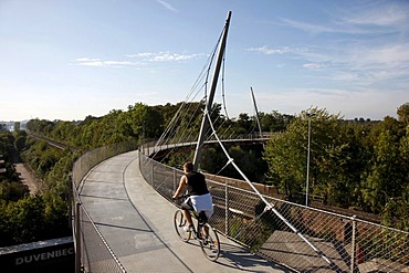 Erzbahnschwinge bridge at the Westpark in Bochum, Erzbahntrasse line, North Rhine-Westphalia, Germany, Europe