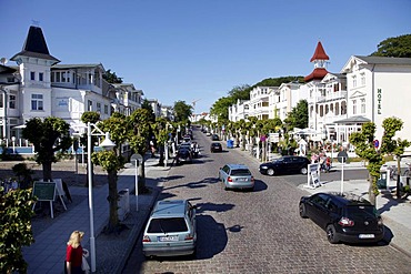 Wilhelmstrasse street in Sellin, resort-style houses, shopping street, boulevard, touristic center, Ruegen island, Mecklenburg-Western Pomerania, Germany, Europe