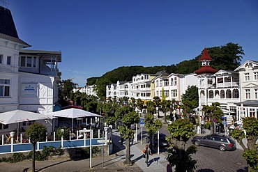 Wilhelmstrasse street in Sellin, resort-style houses, shopping street, boulevard, touristic center, Ruegen island, Mecklenburg-Western Pomerania, Germany, Europe