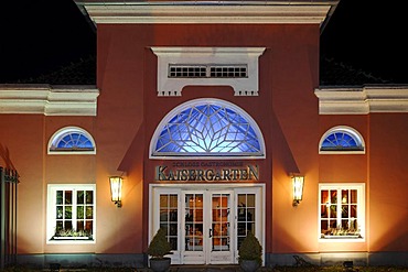 Restaurant Kaisergarten in the Schloss Oberhausen palace, Ruhrgebiet region, North Rhine-Westphalia, Germany, Europe