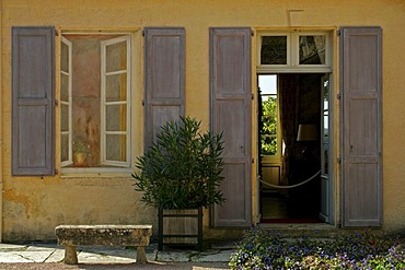 Marqueyssac gardens, chateau, tromp l'oeil window, Dordogne, Aquitaine, France, Europe