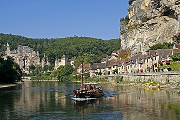 La Roque-Gageac, gabare boat, Dordogne valley, Aquitaine, France, Europe