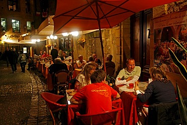 Restaurant cafe at night, Sarlat, Dordogne, Aquitaine, France, Europe