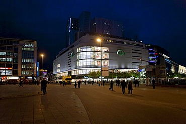 View of the Kaufhof department store at Christmas time, to the right, the Zeil shopping street, Frankfurt, Hesse, Germany, Europe