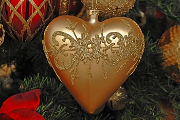 Heart as tree ornament on a Christmas tree, Villa Ambiente, Im Weller, Nuremberg, Middle Franconia, Bavaria, Germany, Europe