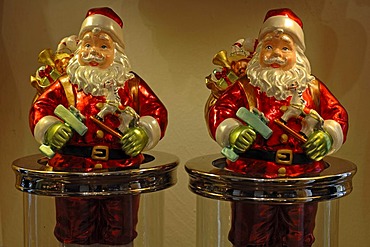 Colorful Santa Claus figures with gifts, Villa Ambiente, Im Weller, Nuremberg, Middle Franconia, Bavaria, Germany, Europe