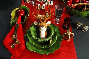 Green Christmas place setting with hunting gear, Villa Ambiente, Im Weller, Nuremberg, Middle Franconia, Bavaria, Germany, Europe